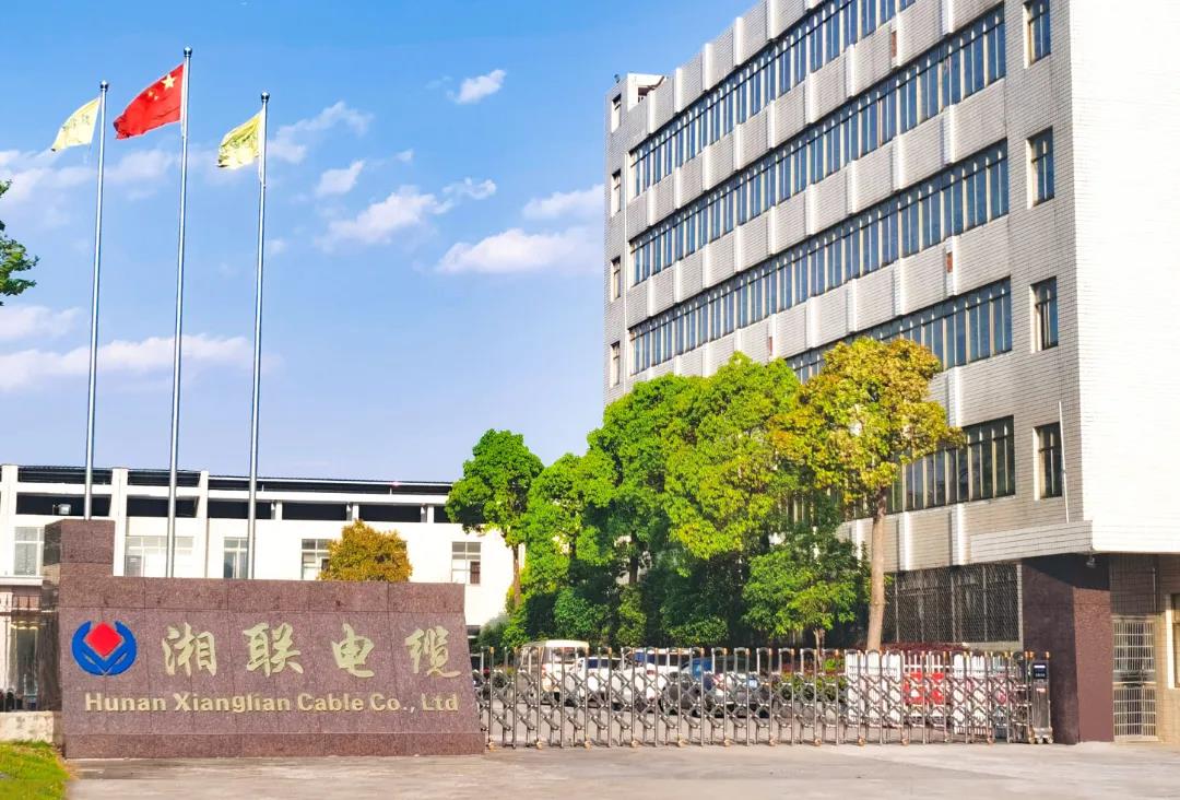 今日小雪，用一組湘聯小伙伴拍攝的美照來迎接廠區的冬天！